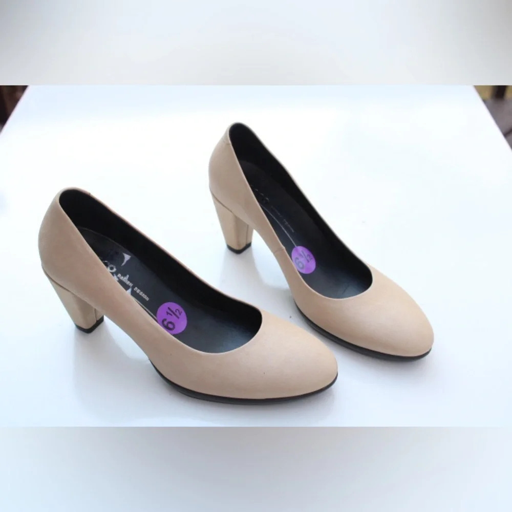 NWOT Ecco classic pumps